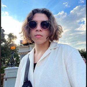 Meet your Posher, Moises